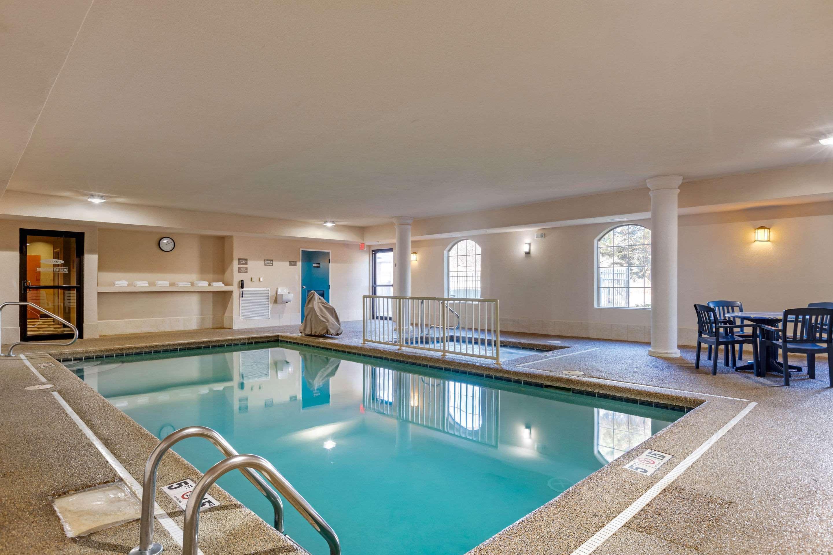 Comfort Suites Stevensville – St. Joseph Eksteriør bilde